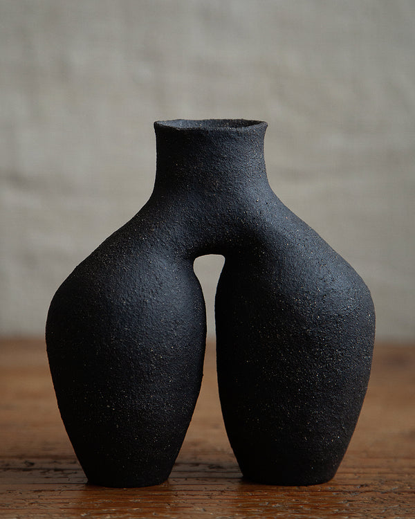 Hera vessel, in raw black stoneware #1