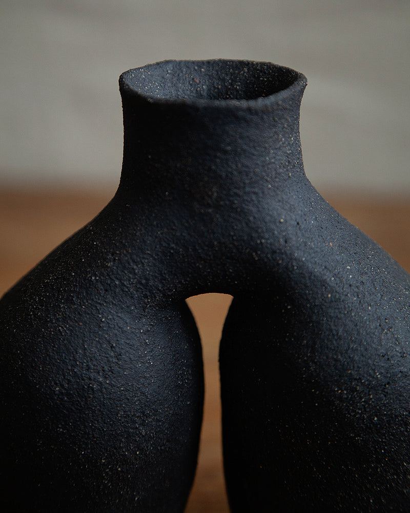 Hera vessel, in raw black stoneware #1