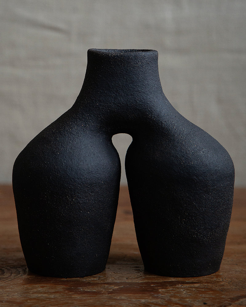 Hera vessel, in raw black stoneware #2