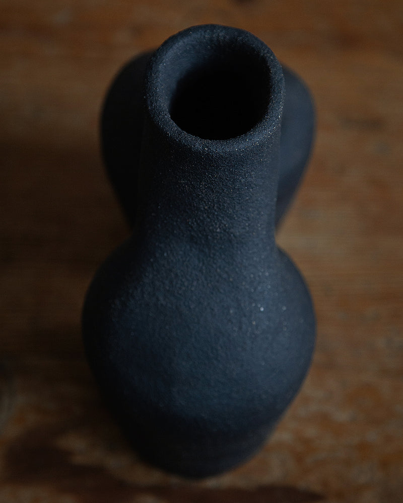 Hera vessel, in raw black stoneware #2
