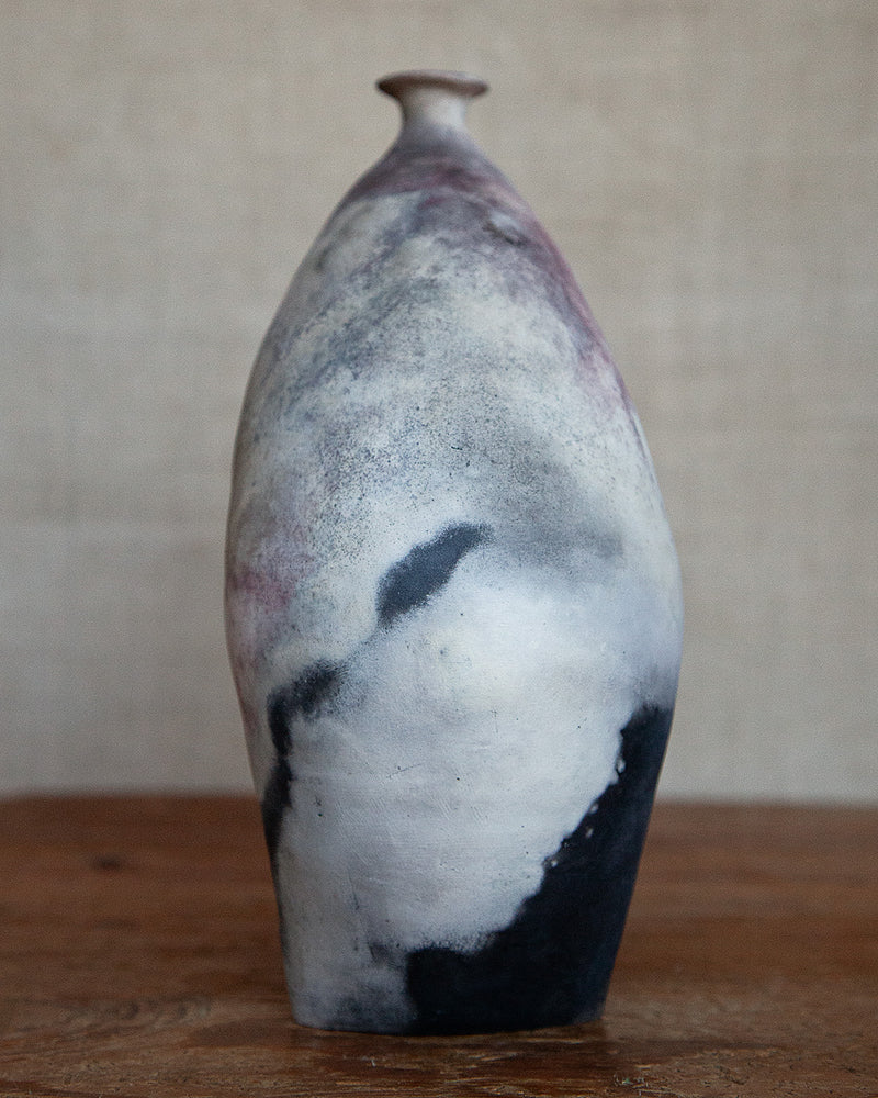 Hairpin vessel, large pitfired in white clay_1