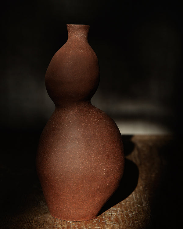 Rounded, tiered stoneware vessel in burnt red